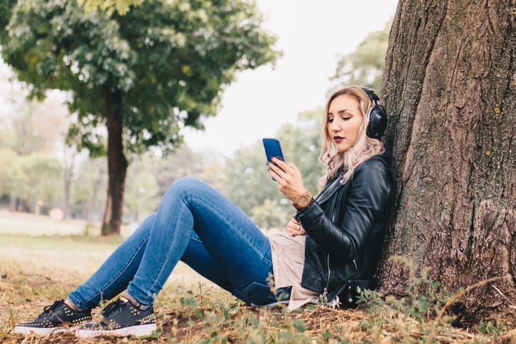 9 Ways To Get Someone To Text You First