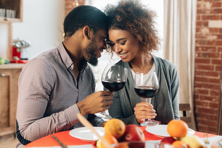 How To Tell When A Guy Wants To Kiss You