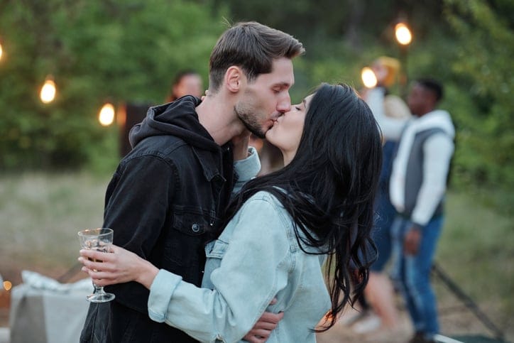 10 Signs He’s Desperate To Sleep With You, According To A Guy