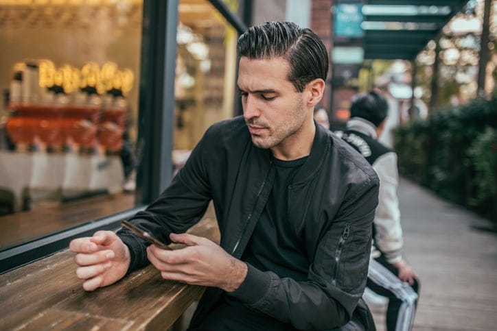 A Guy Reveals The 10 Signs You’re More on His Mind Than He Admits