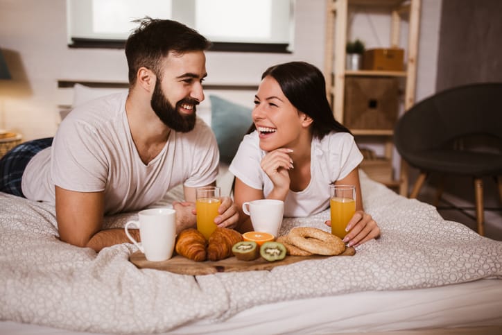 Why Some Guys Suck At Communicating In Relationships, According To A Guy