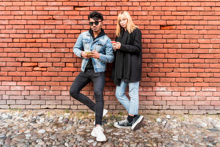 10 Signs You’re With A Guy Who Really Doesn’t Deserve You