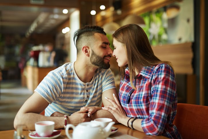 A Guy Reveals How You Can Get Him To Make A Move