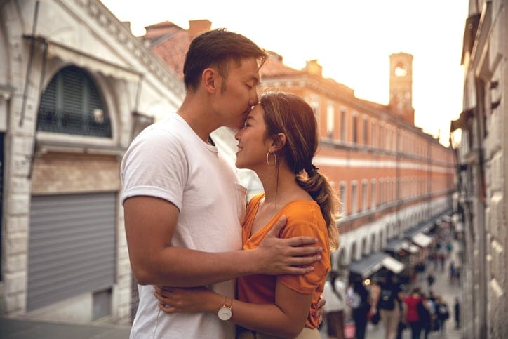 5 Ways A Married Man Acts When Attracted He’s To Another Woman