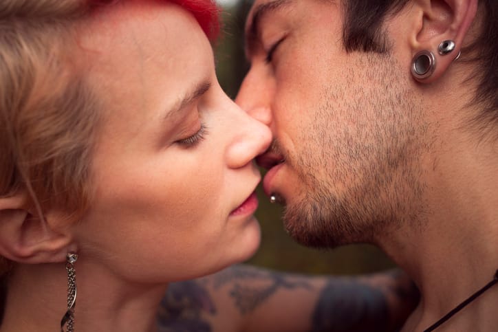 Best Kissing Tips For Women To Drive Him Crazy & Make Him Want More
