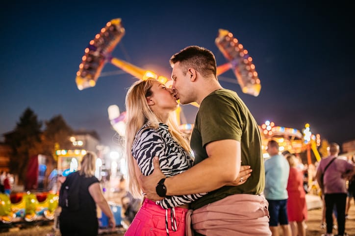 How Do You Know When You Love Someone? 8 Signs