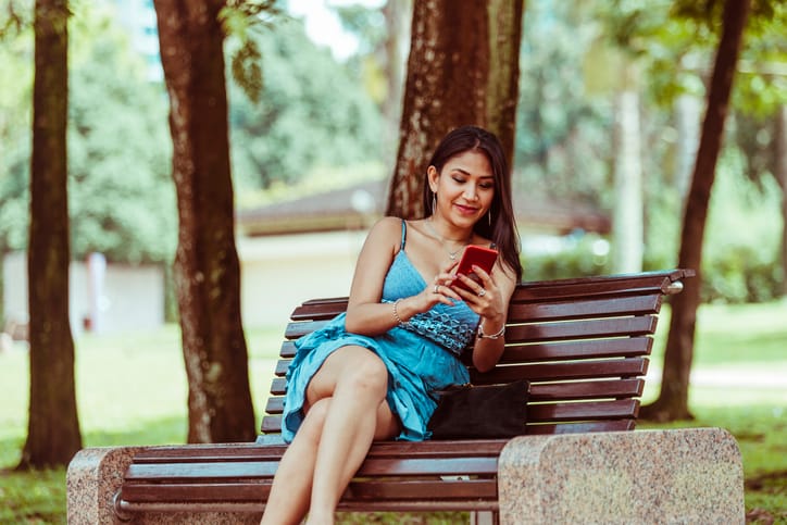 Flirty Text Messages To Send A Guy To Make Him Want You