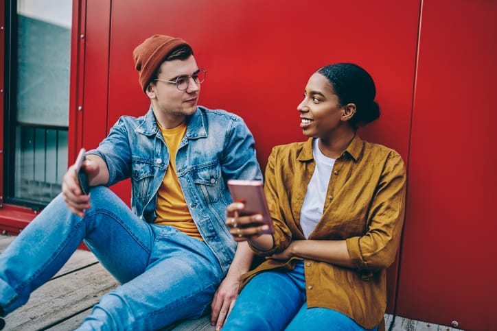 Male Body Language: 12 Signs He Wants You Bad