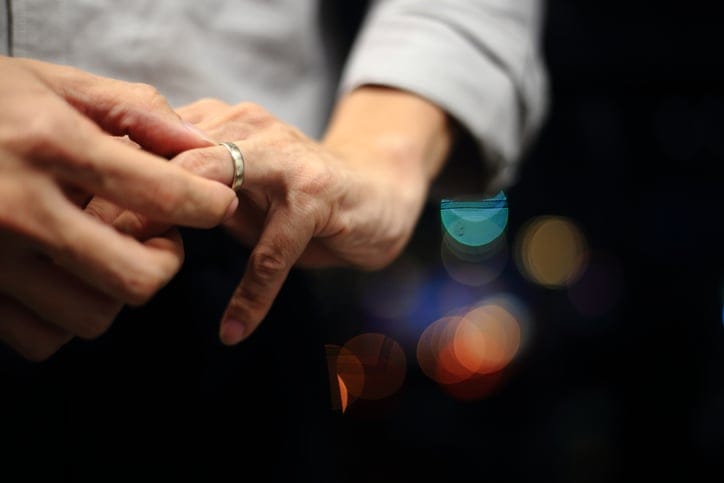 11 Bad Excuses Married Men Give For Not Wearing Their Wedding Rings