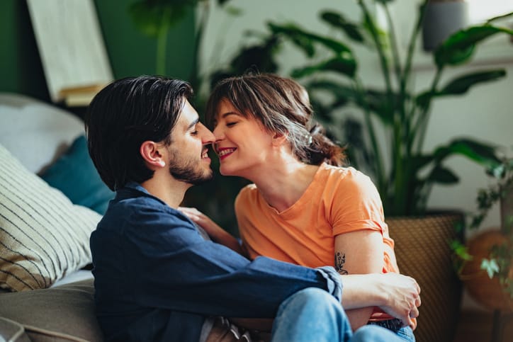 11 Awesome Things That Happen When You Meet The Right Guy