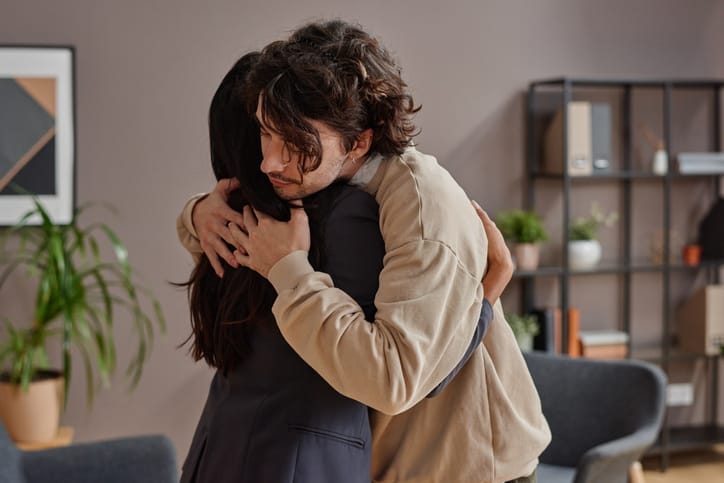 How To Comfort Someone Who’s Been Cheated On: 12 Practical Tips