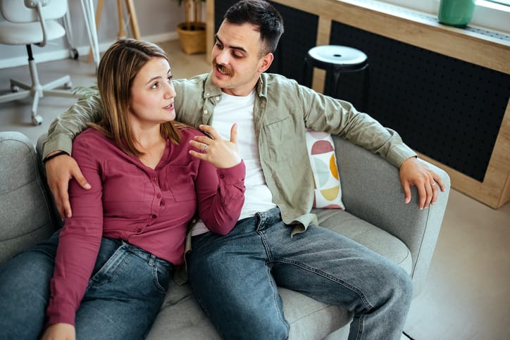 11 Shady Behaviors Of A Pathological Liar