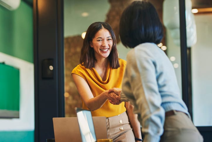 10 Things Body Language Experts Instantly Notice About A Nervous Person