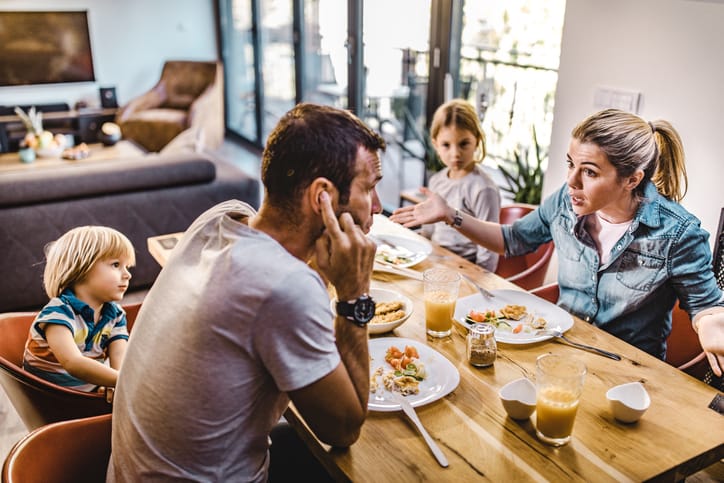 If You Recognize These 13 Signs, You Probably Grew Up In A Dysfunctional Family