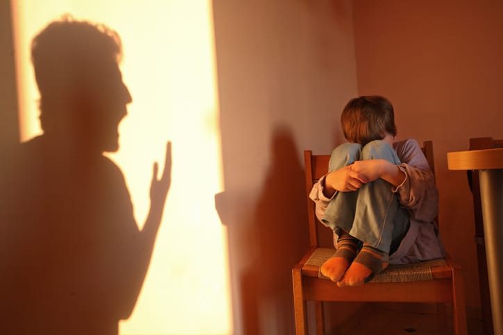 15 Unexpected Signs You Were Raised By A Narcissistic Parent