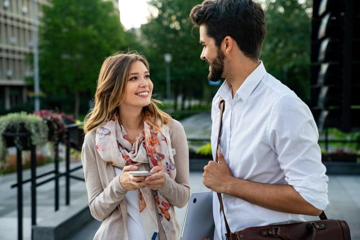 17 Conversation Hacks That Instantly Make You More Charismatic