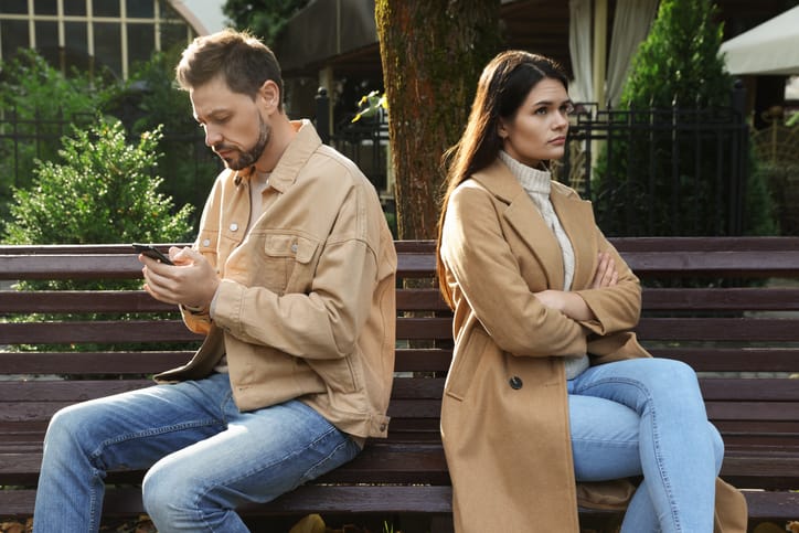 15 Things Men Do in Relationships That Women Secretly Hate