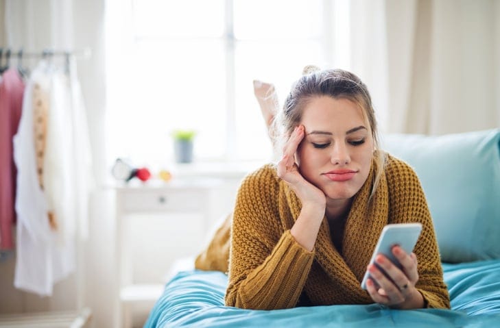 How To Fix A Dry Text Conversation That’s Boring You To Tears