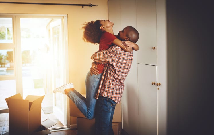 What To Know Before Moving In With Your Boyfriend, According To A Guy
