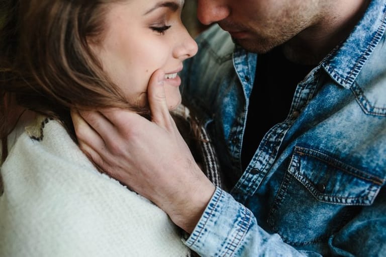 couple kissing close