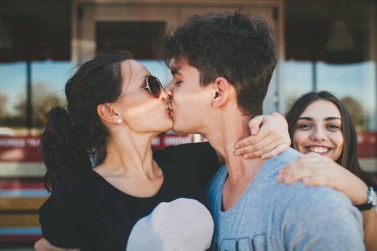 couple kissing outside