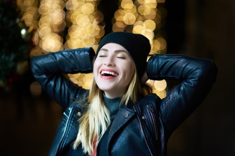 10 Ways Fiercely Independent Women Love Differently