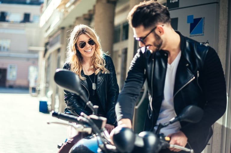 Old School Boyfriend Traits That Need To Make A Comeback