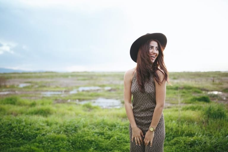 4 Amazing Things That Happen When You Stop TRYING to Find Love and Just — Let — Go