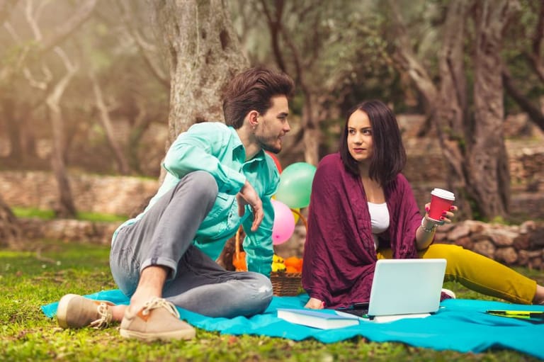 Which Would You Choose: A Clingy Guy Or A Distant Guy?