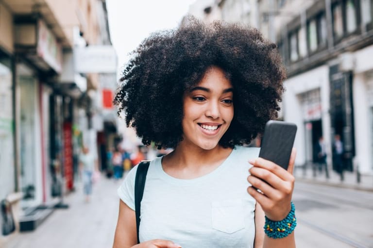 Want To Get The Guy? Stop Making These 7 Texting Mistakes