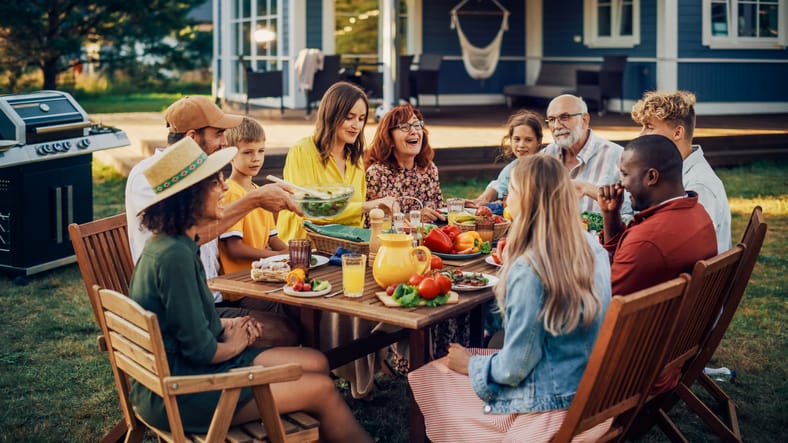10 Generational Divides That Are Still Starting Fights At Family Dinners