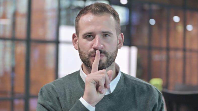 10 Signs You’re Dealing With A Seasoned Liar Who Rarely Tells The Truth