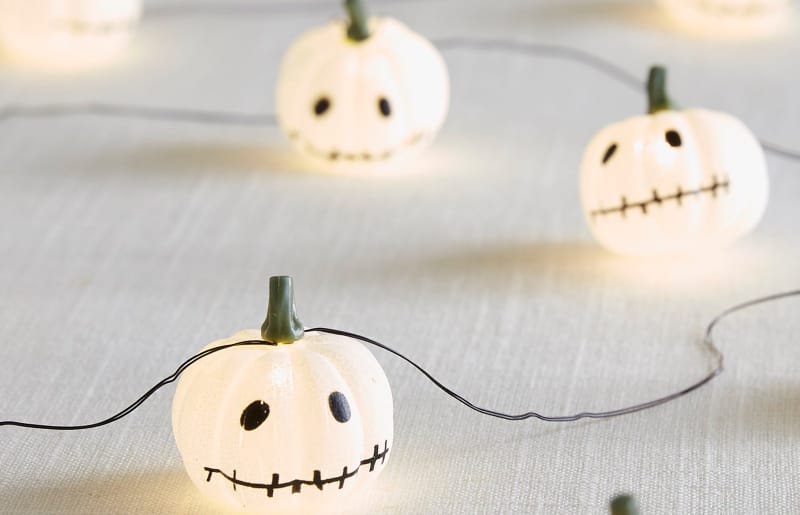 These Stringed LED Pumpkin Lights Are The Perfect Halloween Decoration