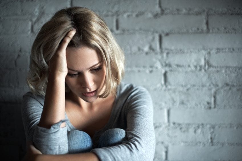14 Ways Having Anxiety Makes Life & Love Way More Difficult