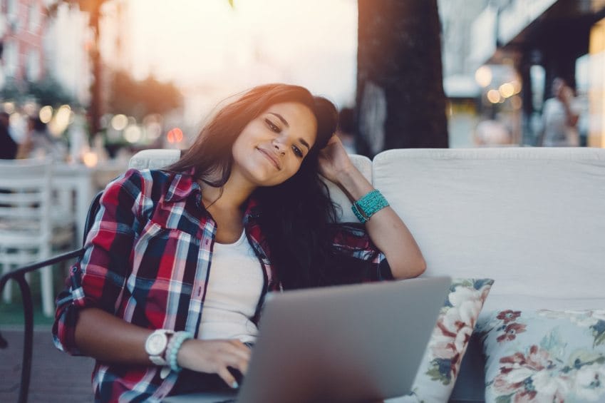 12 Signs You’re In A Relationship With Netflix