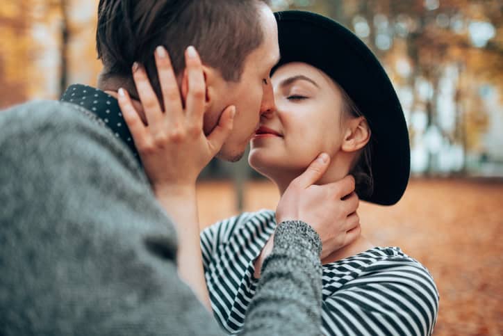 couple kissing outdoors