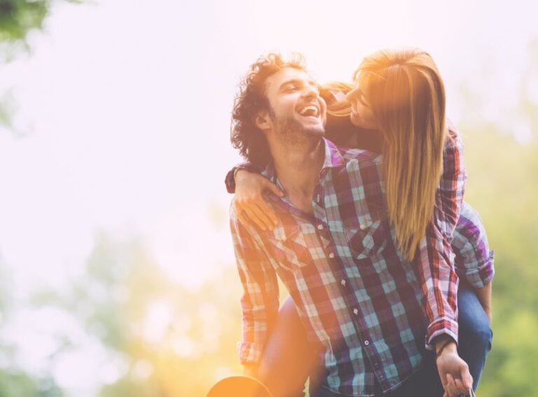couple happy sunshine