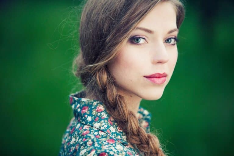 woman portrait green background