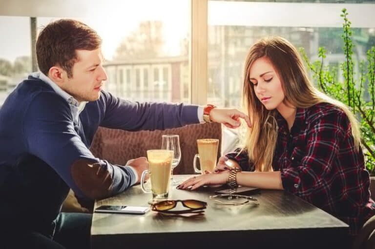 angry couple restaurant