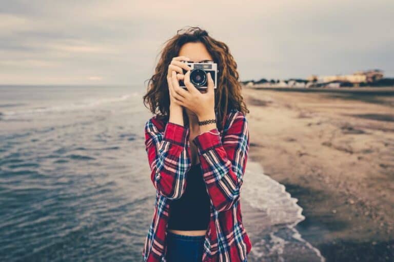 woman camera beach pictures