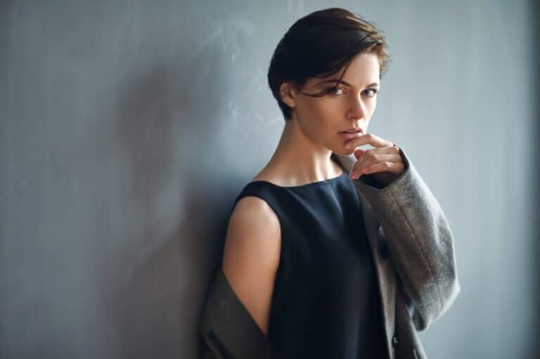 woman short hair fashion