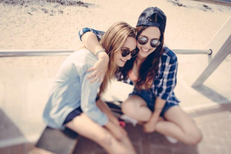 best friends laughing summer