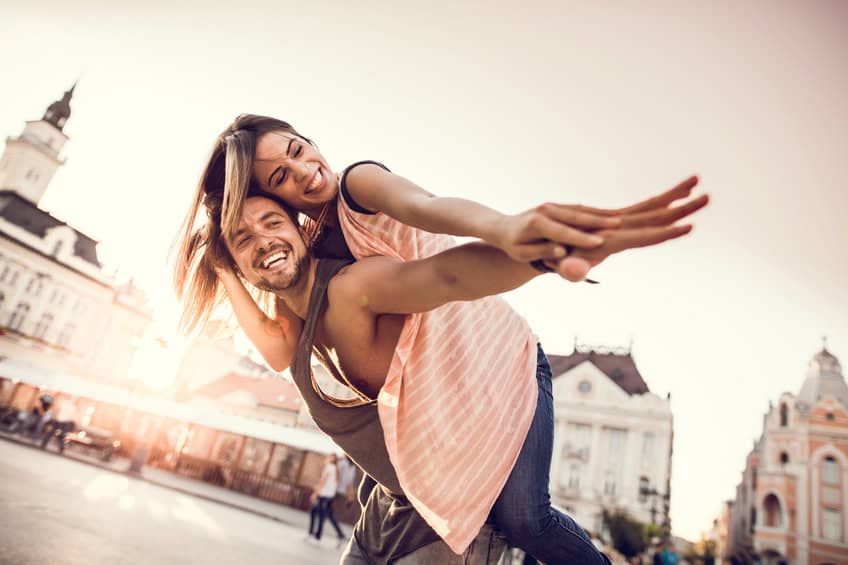 couple happy city vacation romance