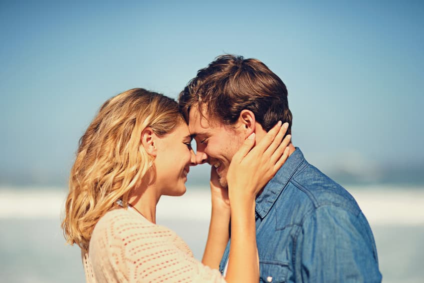 couple romance kiss beach sun