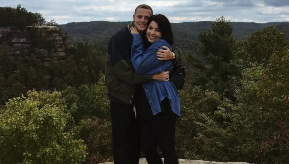 This Woman Uses Her Boyfriend’s Balls To Apply Her Makeup
