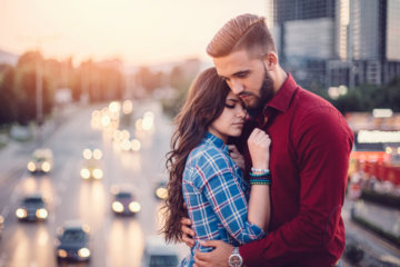 10 Signs He’s Insecure And Controlling