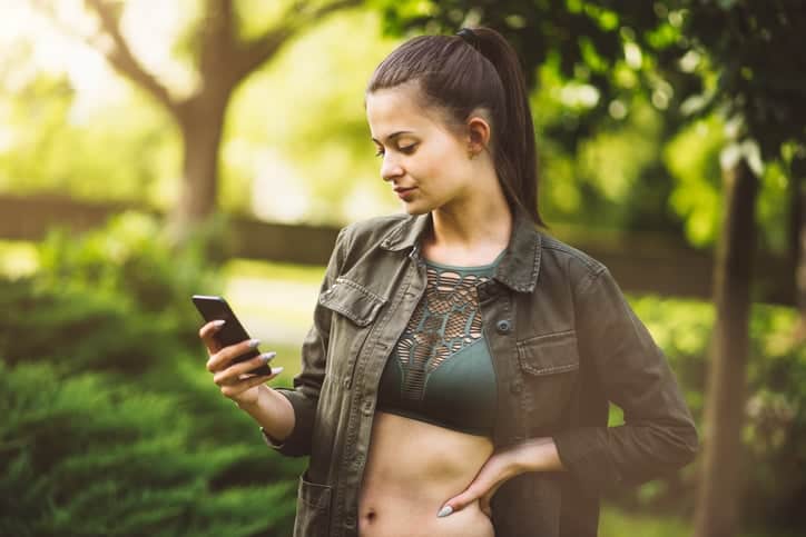 women, city, summer, smart phone, travelling