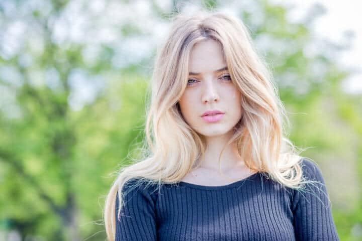 ute blonde girl outdoor portrait
