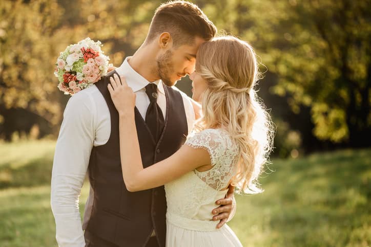 Portrait of bride and groom. Beautiful couple. Wedding.