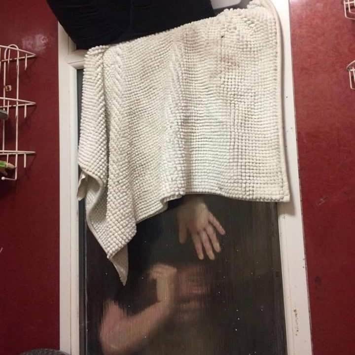 This Woman Threw Her Poop Out Of Tinder Date’s Window & Got Stuck